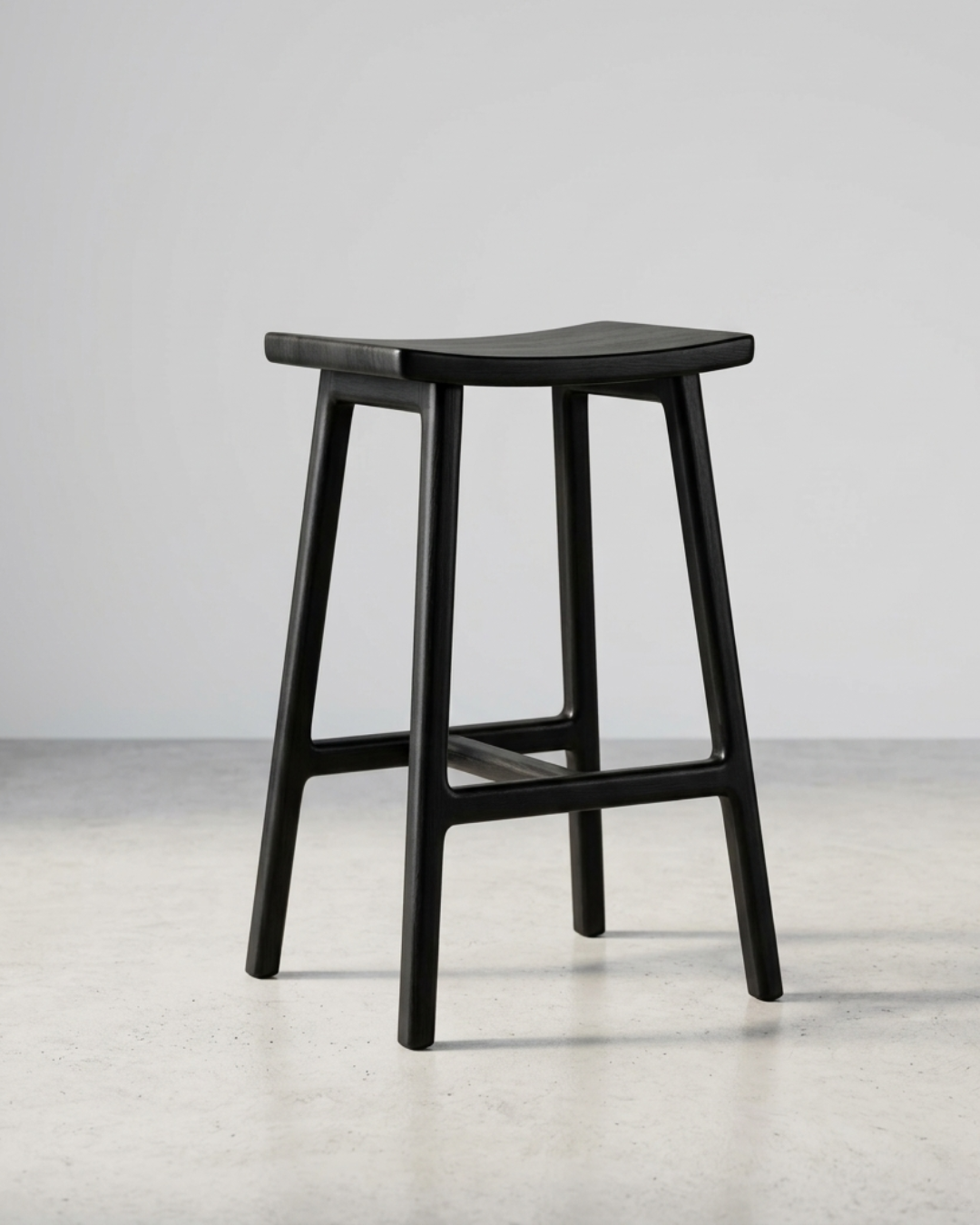 Banqueta de barra sin respaldo en madera teca negra