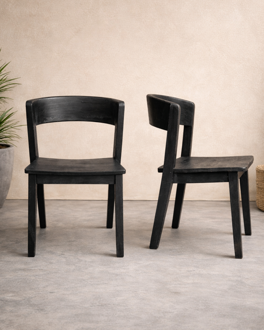 Silla en madera teca color negro