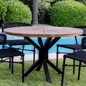 Mesa en madera de teca y caño de aluminio negro