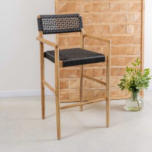 Banqueta en teca y fibra loom negra