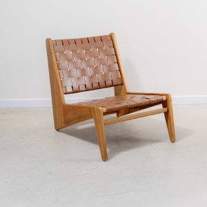 Butaca en madera acacia y cuero