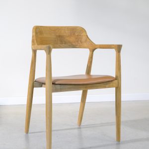 Silla en teca y cuero