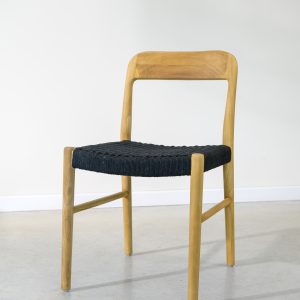 Silla en teca y cuerda negra