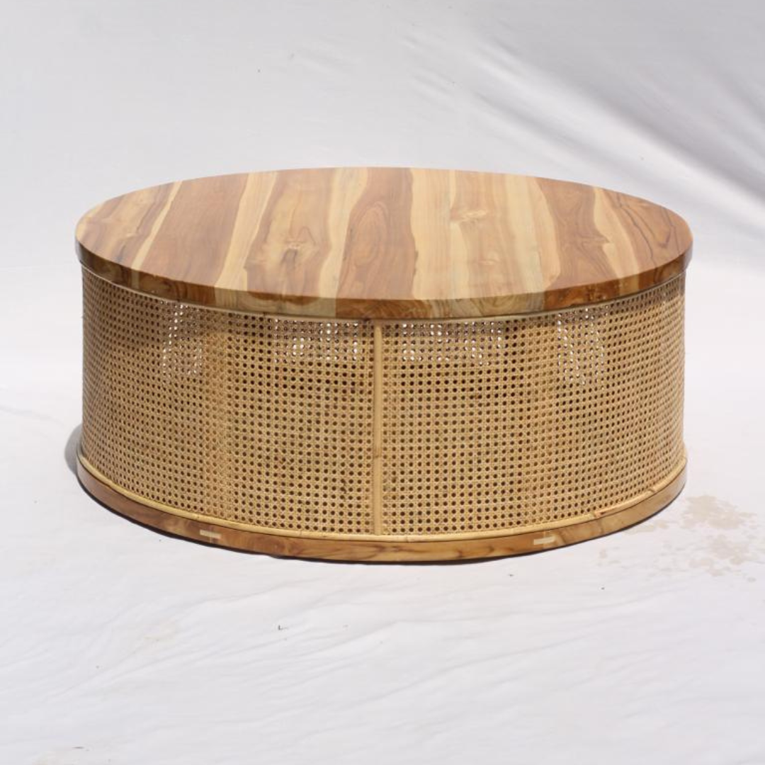 Mesa ratona en teca y esterilla cuadriculada