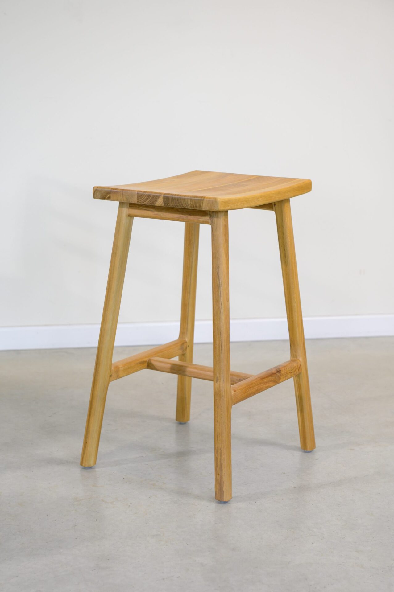 Banqueta de barra en madera teca