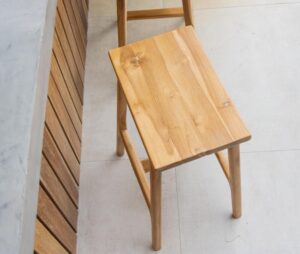 Banqueta de barra en madera teca