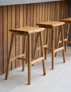 Banqueta de barra en madera teca