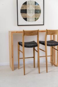 Banquetas en teca y loom sintético