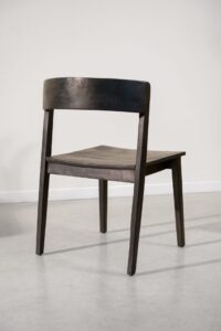 Silla en madera teca color negro