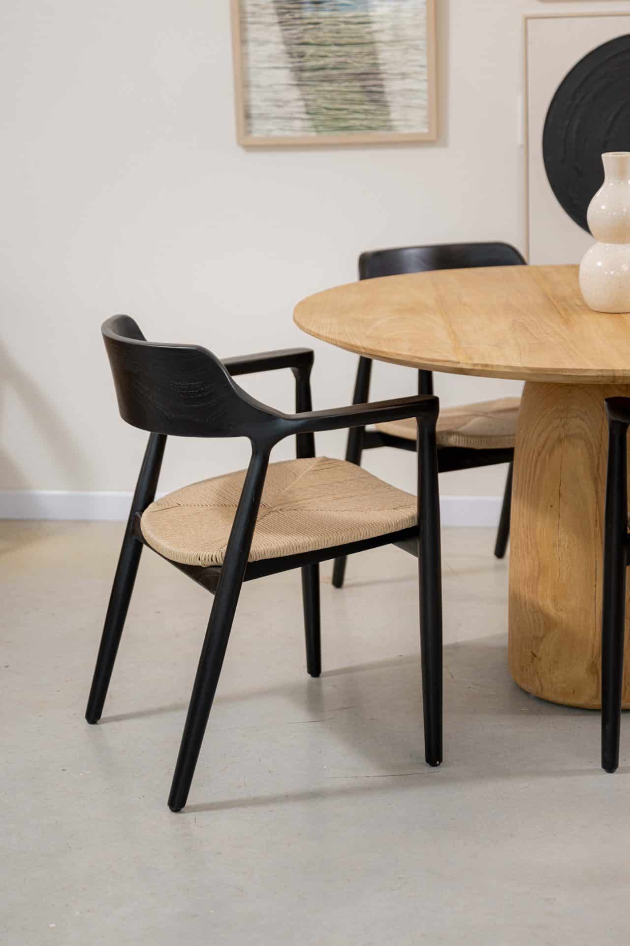 Silla en madera teca color negro y fibra loom con posabrazos - Imagen 2