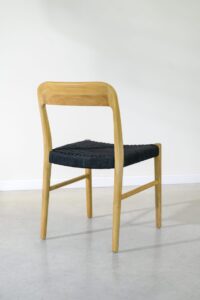 Silla en teca y cuerda negra