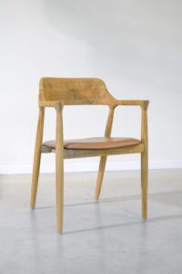 Silla en teca y cuero