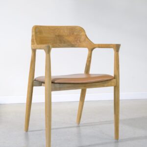 Silla en teca y cuero