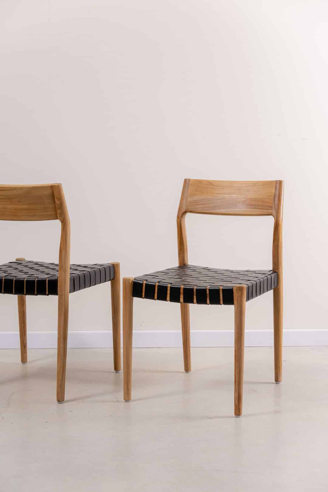 Silla en Teca y cuero negro - Imagen 3