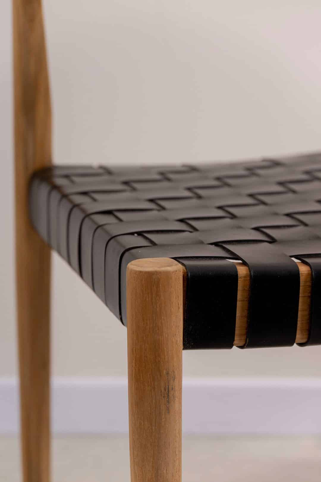 Silla en Teca y cuero negro - Imagen 4