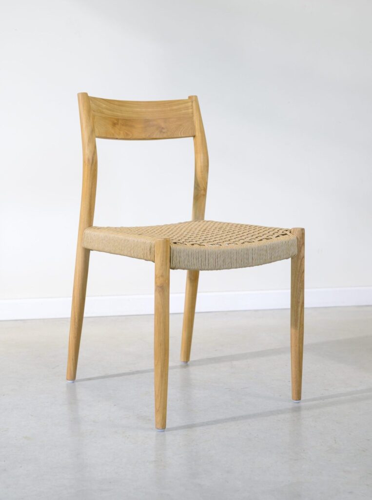 Silla en teca y fibra de loom sintética